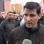 Los UIP concentrados en Moratalaz zarandean furgoneta policial