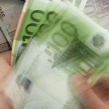 Kutxabank exige 100 Euros + IVA para eliminar fallecidos como titulares de cuentas