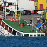 El vaporcito de El Puerto de Santa María se hunde en el muelle de Cádiz
