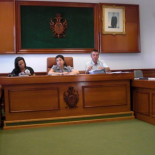 La alcaldesa de Mojácar expulsa del pleno a diez vecinos que trataban de grabarlo