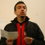 Le nombran presidente de la escalera y dice que es “community manager” [Humor]