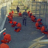 La Audiencia Nacional plantea imputar a Bush por Guantanamo