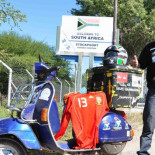 Llega por fin a Sudáfrica el español que se ha cruzado todo África en Vespa por una apuesta con el futbolista Mata
