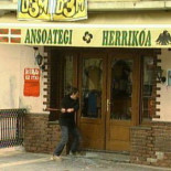 La familia desautoriza al 'blog' que reúne fondos para Emilio,  el hombre que destrozó una 'herriko taberna'