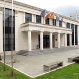 Un catedrático de la UC presiona para asignar una plaza a su favorito